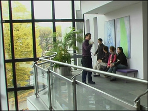 学院教学楼一角——课间休息